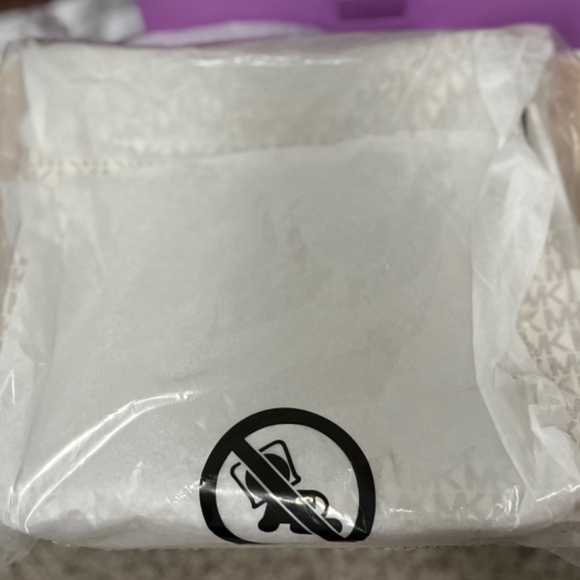 Michael kors Jet Set Travel Light Messenger Bag - Picture 3 of 5